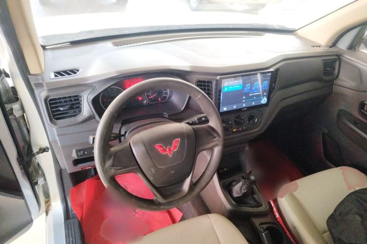 Used Wuling Hongguang V 2022 1.5L Jingqu Edition Enclosed-Window Vehicle with Electric Power Steering LAR
