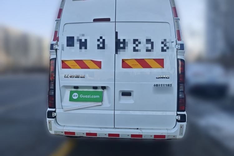 Used JMC Fushun 2023 2.0T Manual Short-Wheelbase Mid-Roof Commercial Van Transporter 2/3 Seats
