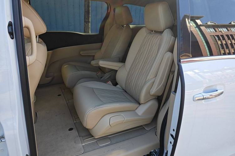 Used Buick GL8 2023 Facelifted Land Cruiser Executive Luxury Version
