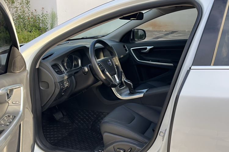 Used Volvo S60 2016 S60L T4 Zhiyuan Edition
