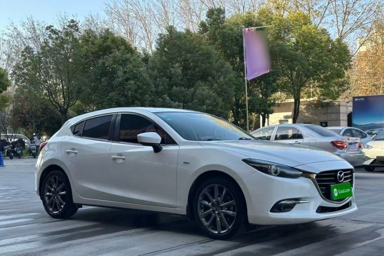 Used Mazda Mazda 3 Axela 2017 Hatchback 2.0L Automatic Luxury Model Emission Standard China V
