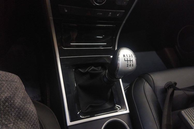 Used Haval H2 2017 Red-Label 1.5T Manual Two-Wheel Drive Luxury Model
