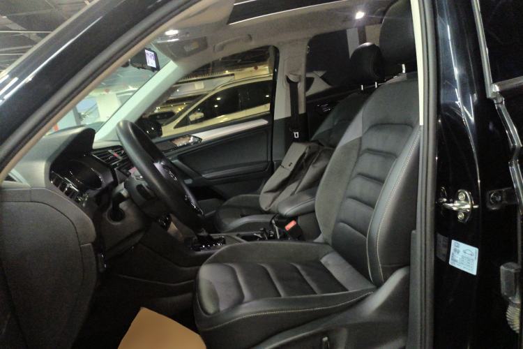 Used Volkswagen Tiguan L 2018 330TSI Automatic Two-Wheel Drive Luxury Edition
