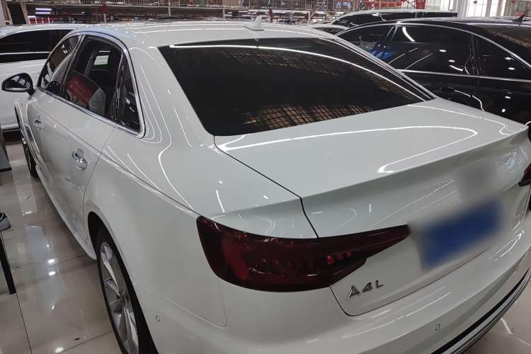 Used Audi A4L 2018 30th Anniversary Edition 40 TFSI Fashion Model
