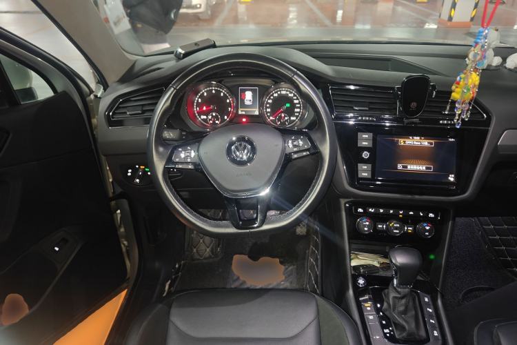 Used Volkswagen Tiguan L 2019 330TSI Automatic Two-Wheel Drive Smart Luxury Version China VI Standard
