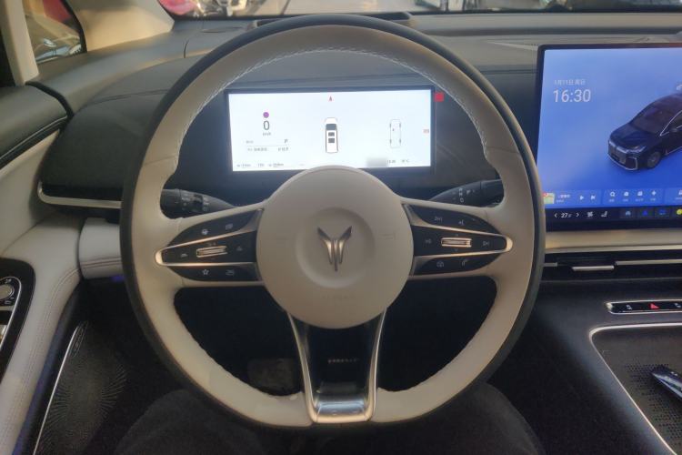 Used VOYAH Dream 2025 PHEV Four-Wheel Drive Prestige Kunpeng Edition
