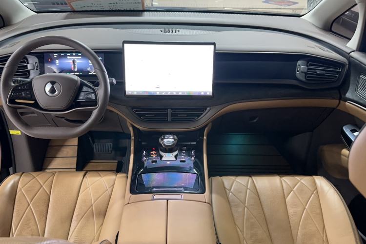 Used Denza D9 2022 DM-i 1040 Prestige Model
