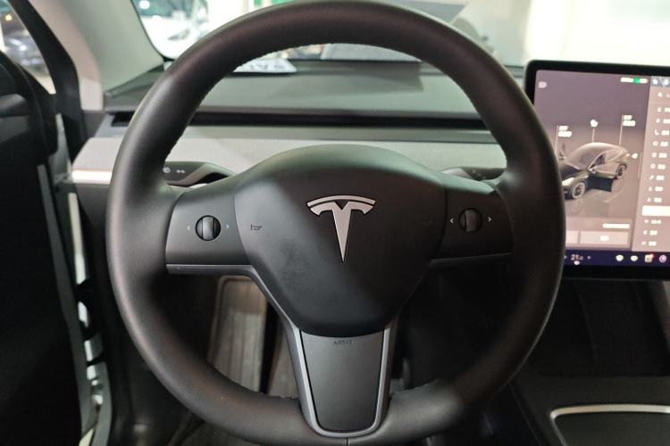 Used Tesla Model Y 2023 Long-Range All-Wheel-Drive Version
