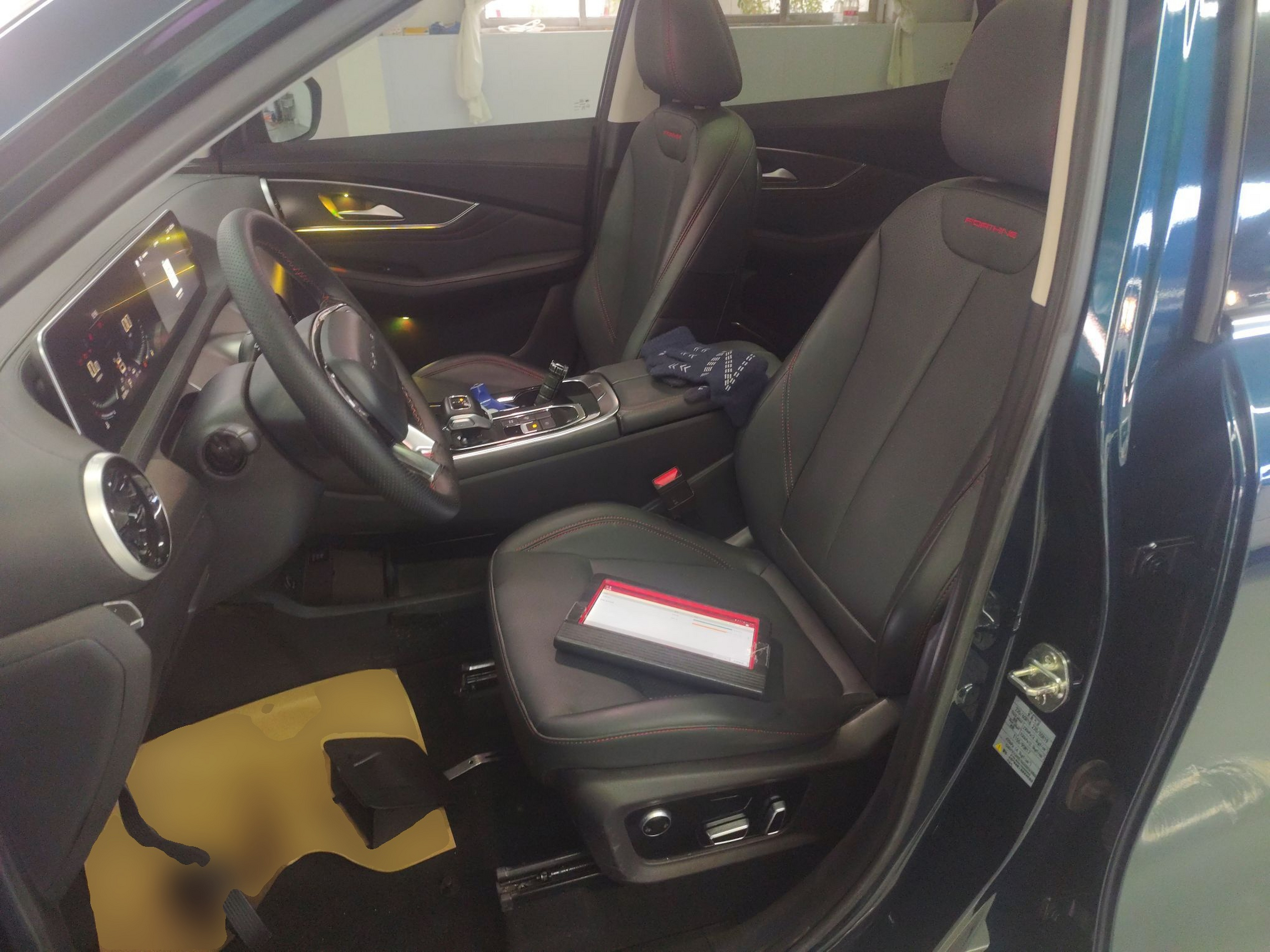 المقاعد الأمامية داخل السيارة