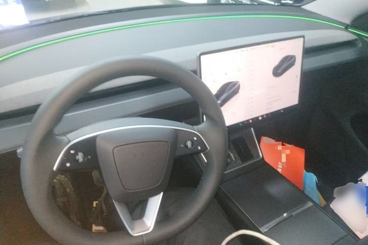 Used Tesla Model Y 2025 Long-Range All-Wheel-Drive Version
