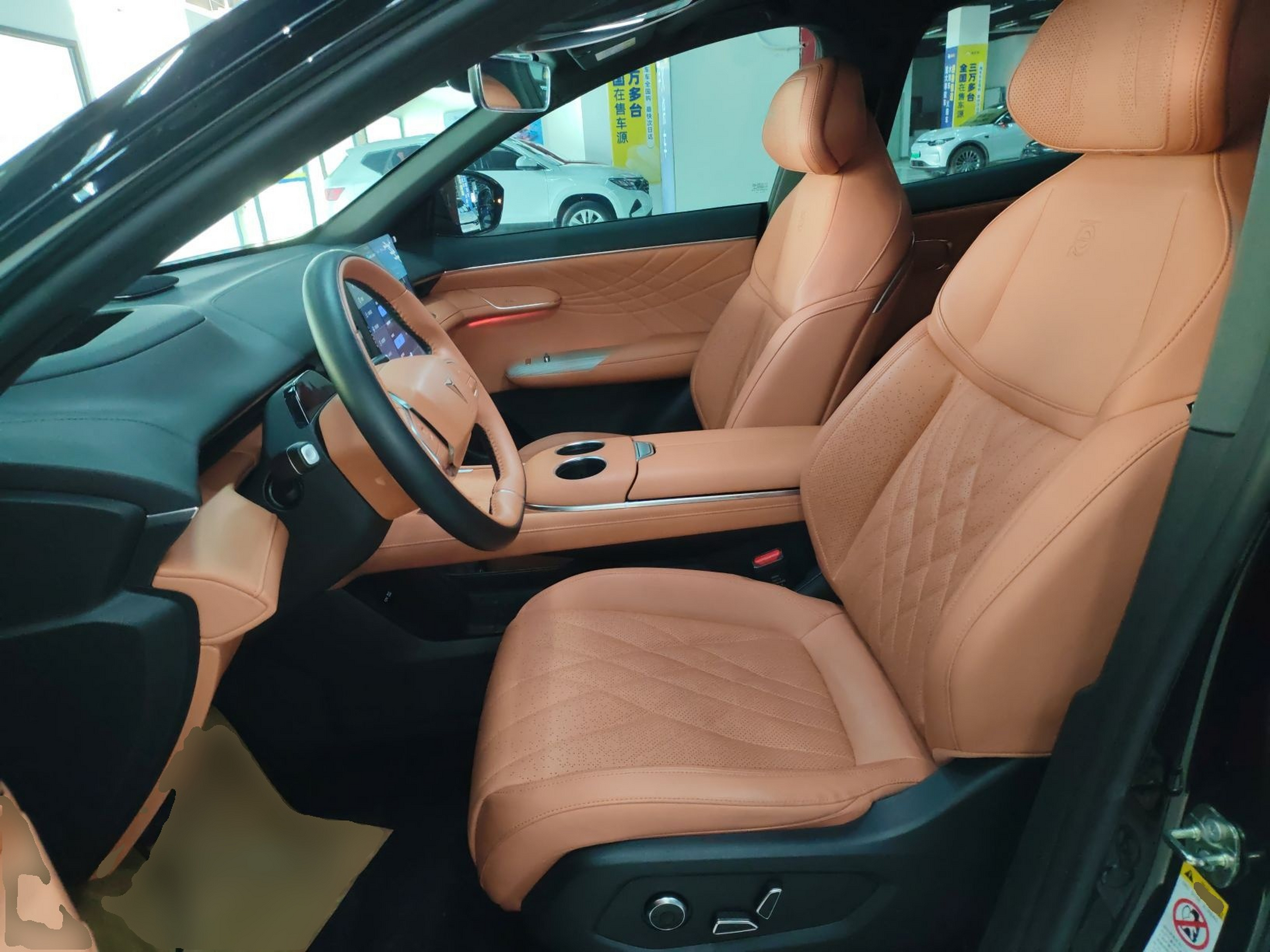 المقاعد الأمامية داخل السيارة