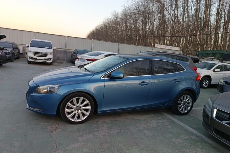 Used Volvo V40 2015 1.6T Zhiya Edition
