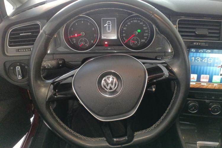 Used Volkswagen Golf 2017 1.6L Automatic Comfort Million-Vehicle Anniversary Edition
