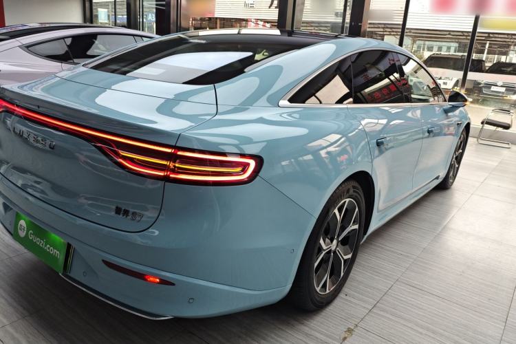 Used Hima Luxeed S7 2025 855 km Max
