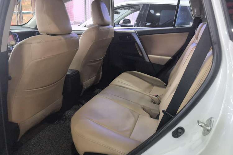 Used Toyota RAV4 2016 2.0L CVT Two-Wheel Drive Urban Edition China V Standard
