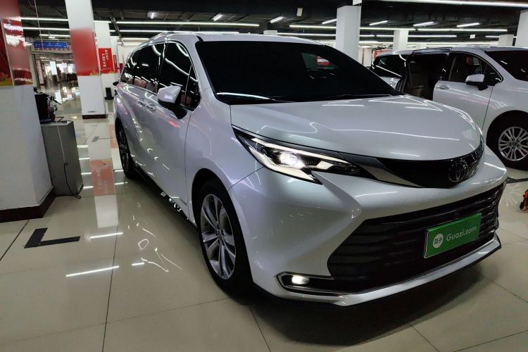 Used Toyota Sienna 2023 2.5L Hybrid Ultimate Edition