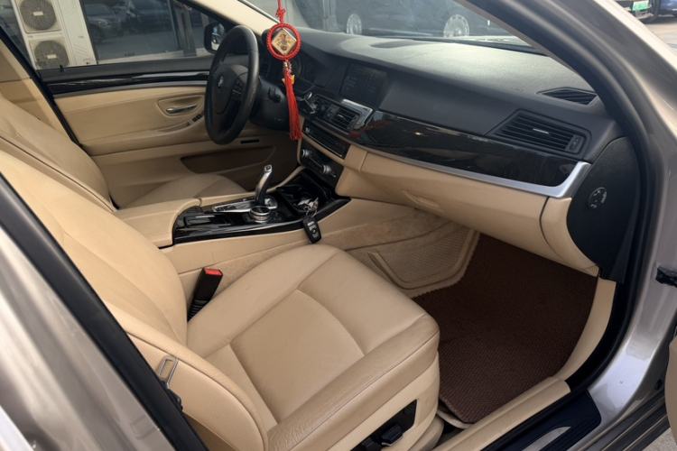 Used BMW 5 Series 2013 525Li Luxury Model
