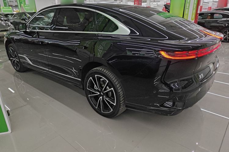 Used VOYAH PASSION 2024 PHEV Four-Wheel Drive Ultra-Long Range Flagship Model
