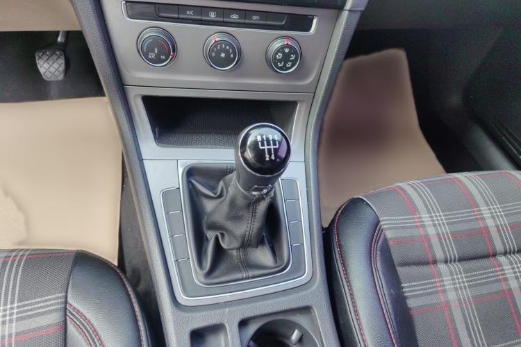 Used Volkswagen Golf 2016 1.6L Manual Fashion Edition