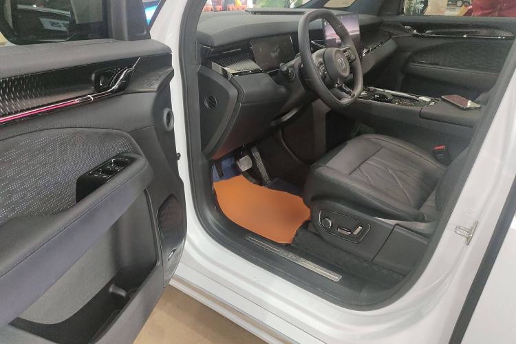 Used Zeekr 009 2024 Six-Seat Executive Version 4WD 108 kWh
