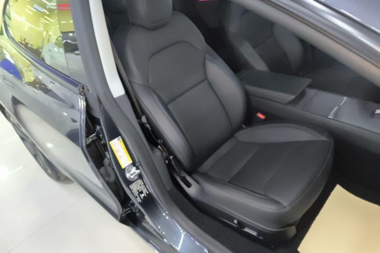 Used Tesla Model 3 2025 Rear-Wheel-Drive Version
