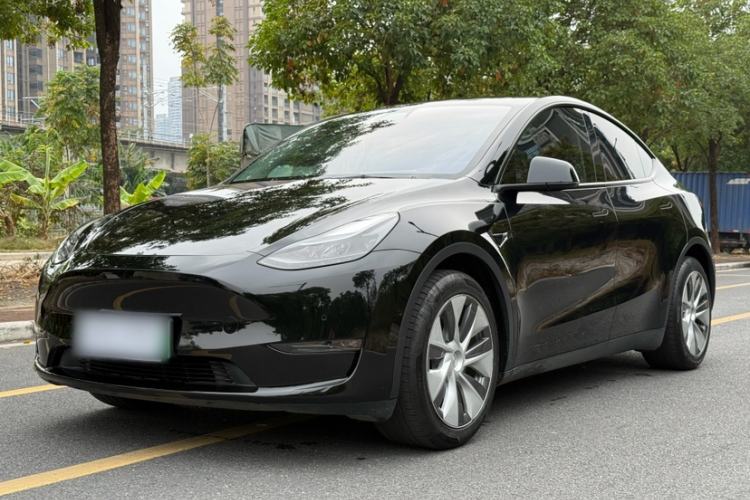 Used Tesla Model Y 2023 Long-Range All-Wheel-Drive Version