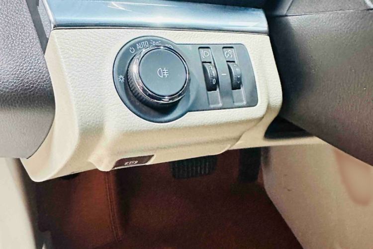 Used Buick GL8 2020 Land Business Class 652T Luxury Model
