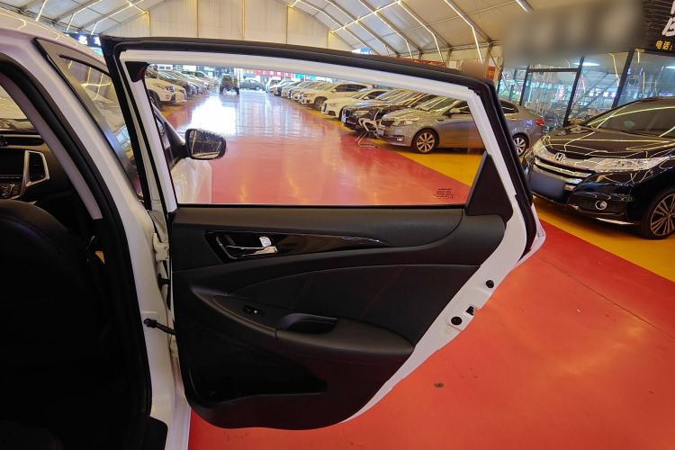 Used Changan Eado 2015 1.6L Automatic Junku Model China IV Standard
