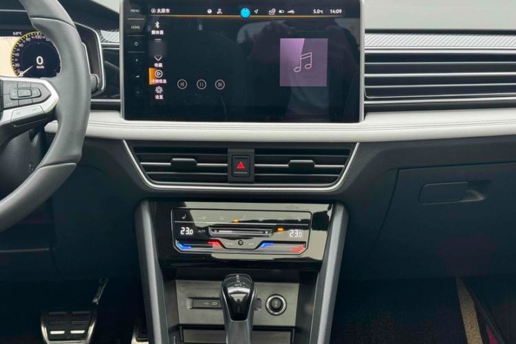 Used Volkswagen Tiguan L 2024 Outstanding Model 330TSI Automatic Two-Wheel Drive R-Line Dragon Glory Edition
