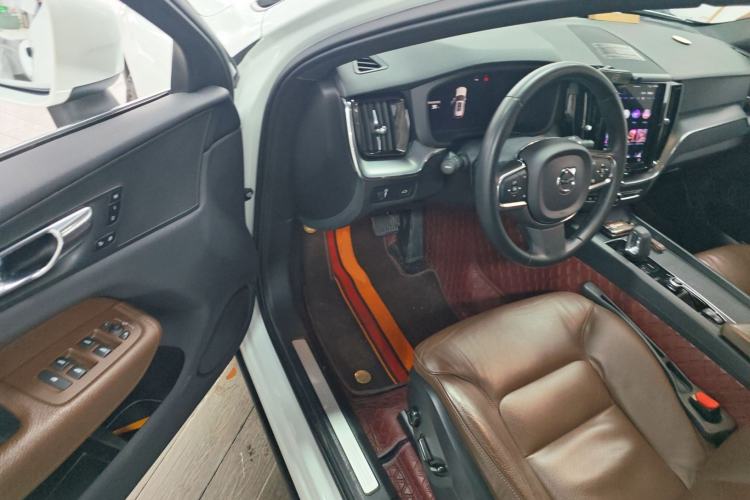 Used Volvo XC60 2022 B5 4x4 Zhiyi Luxury Edition