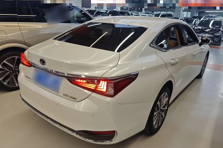 Used Lexus ES 2023 200 Excellence Edition
