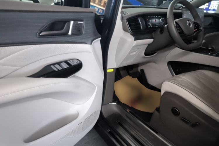 Used Denza D9 2022 DM-i 970 Four-Wheel Drive Flagship Model