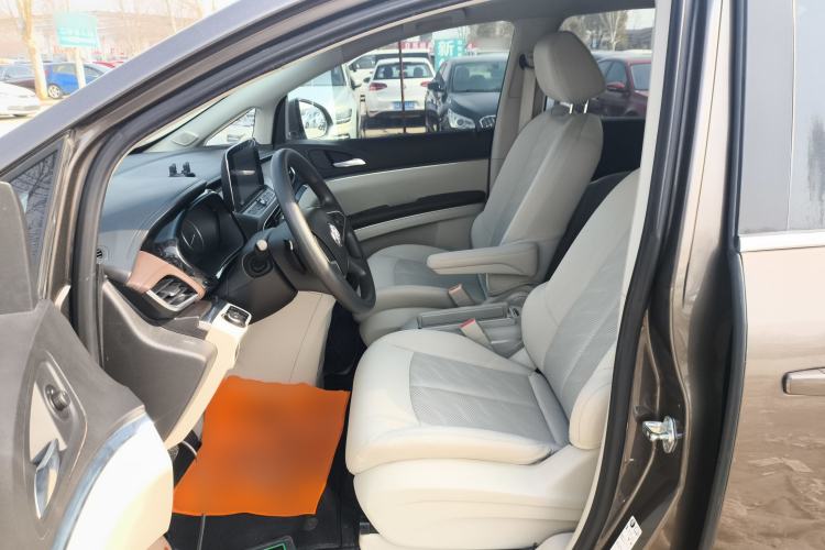 Used Buick GL8 2023 Land Executive Class Comfort Model
