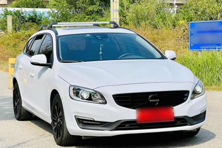 Used Volvo V60 2015 T5 Zhiyi Edition
