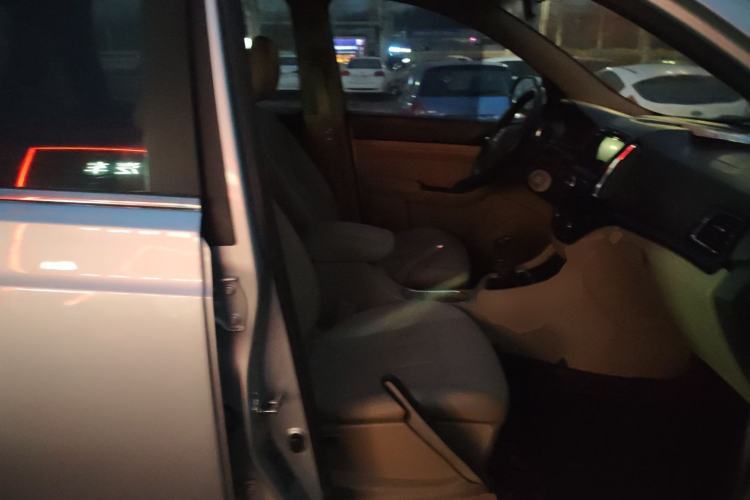 Used Baojun 730 2014 1.5L Manual Luxury Navigation ESP Version 7 Seats