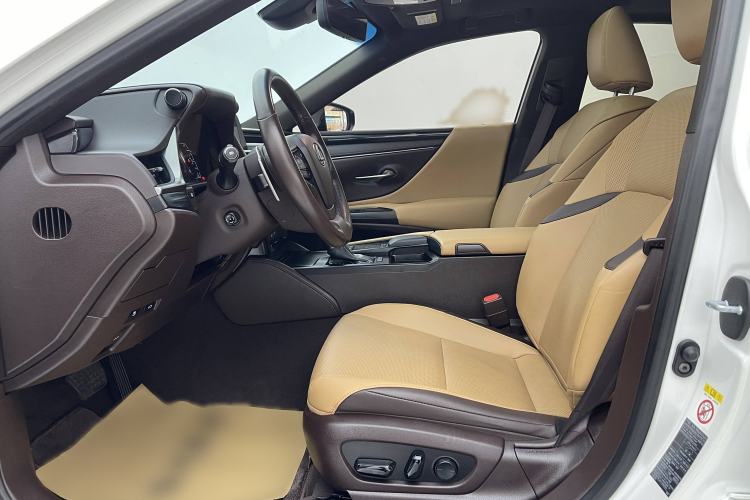 Used Lexus ES 2018 300h Premier Edition China VI Standard
