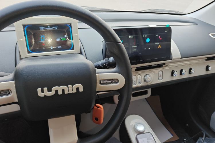 Used  Lumin 2025 210 km Fragrant Edition
