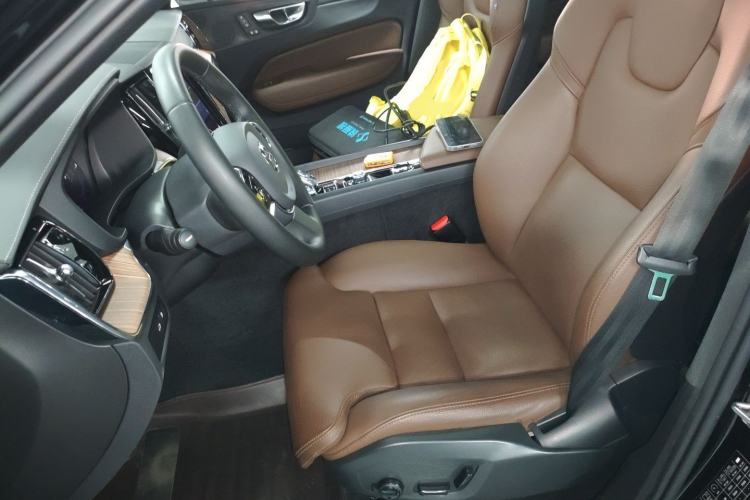 Used Volvo XC60 New Energy 2023 T8 Plug-in Hybrid Long-Range All-Wheel Drive Smart Luxury Edition
