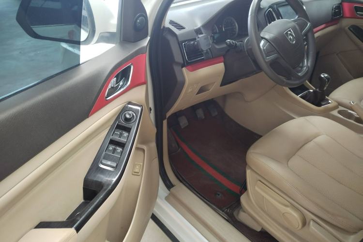 Used Baojun 730 2014 1.5L manual Comfort ESP version 7 seats
