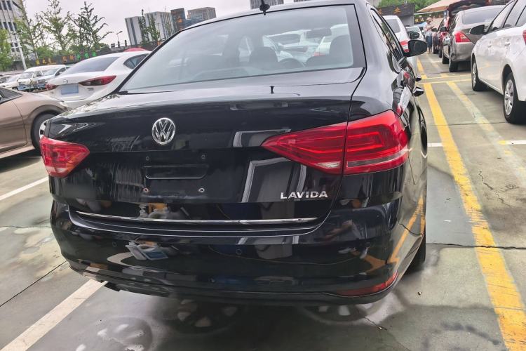 Used Volkswagen Lavida 2015 1.6L Automatic Comfort Edition
