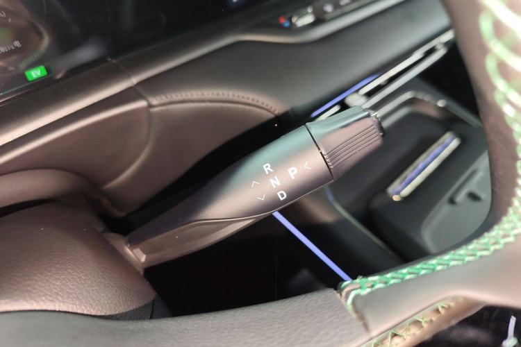 Used VOYAH FREE 2025 318 259 km All-Wheel-Drive Exploration Edition
