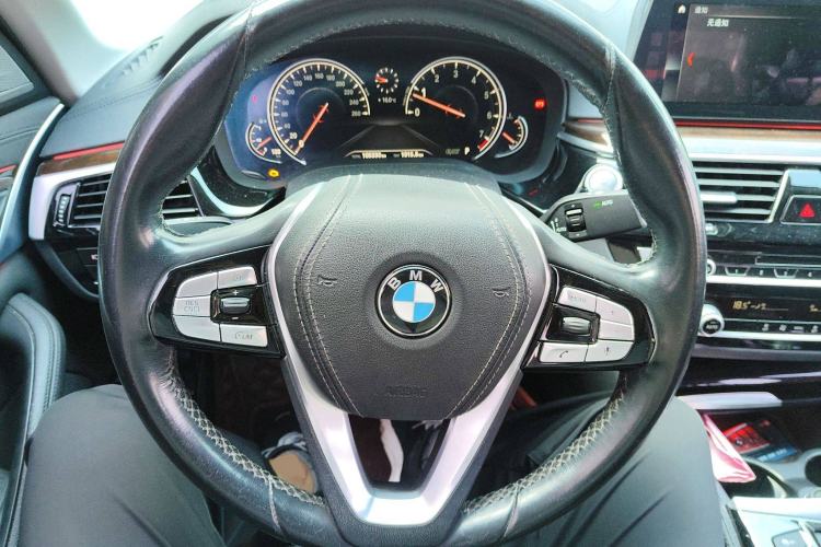 Used BMW 5 Series 2018 525Li Luxury Package
