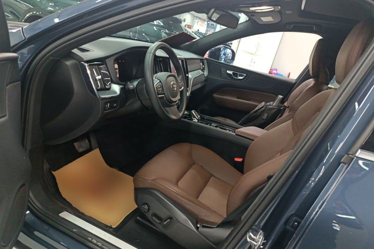 Used Volvo XC60 2022 B5 4x4 Zhiyi Luxury Edition
