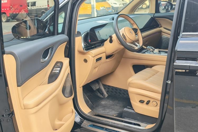 Used VOYAH Dream 2024 PHEV Extended-Range Premium Edition
