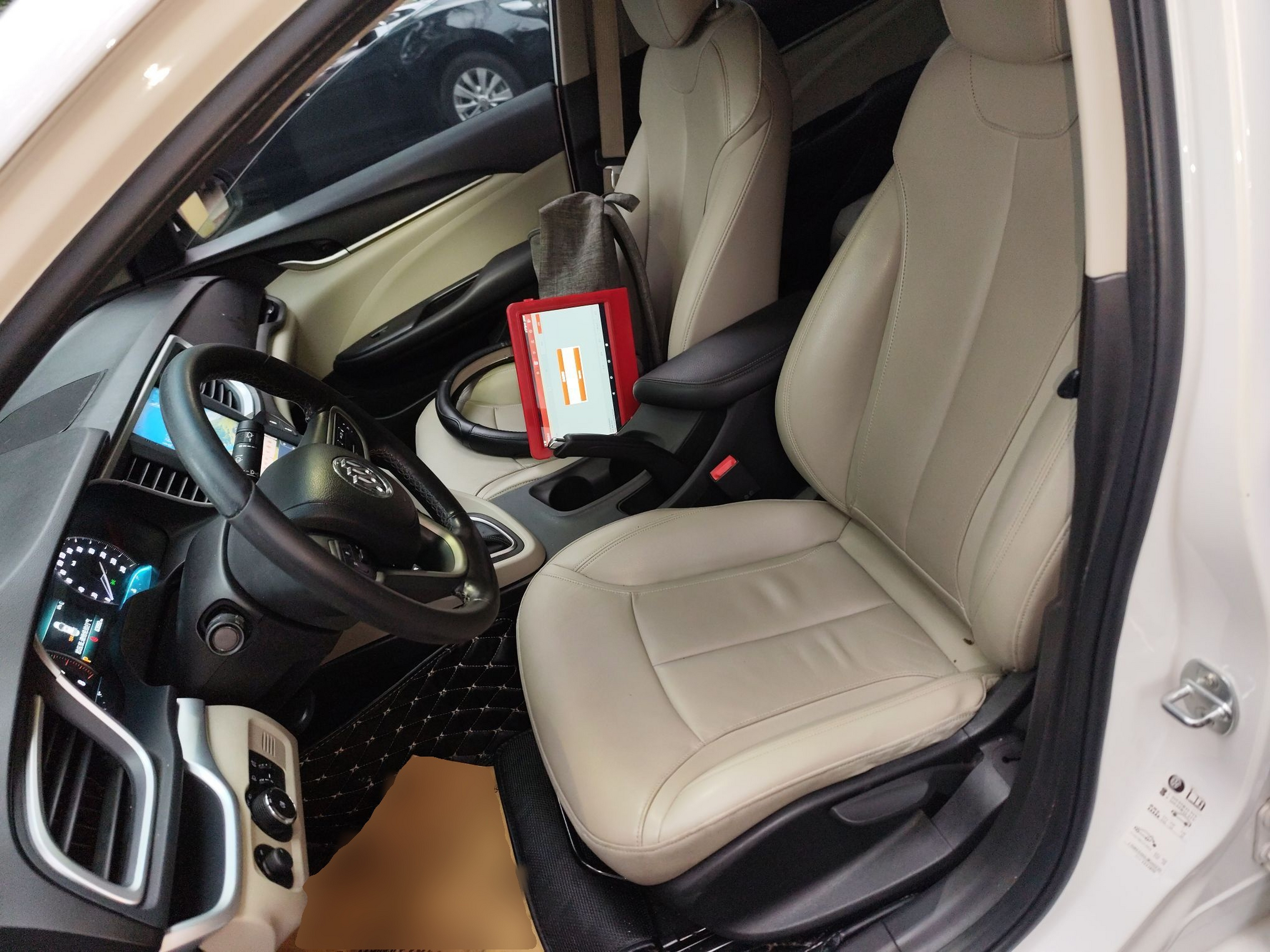 المقاعد الأمامية داخل السيارة