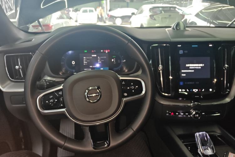 Used Volvo XC60 New Energy 2025 Plug-in Hybrid Long-Range All-Wheel Drive Zhiyuan Extreme Night Black Edition
