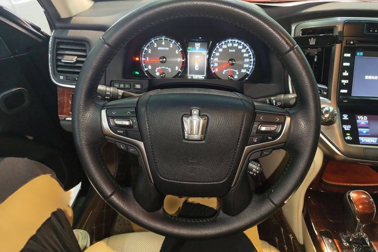 Used Toyota Crown 2015 2.0T Fashion Edition
