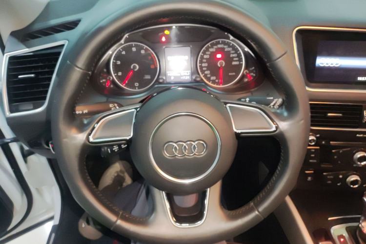 Used Audi Q5 2017 Plus 40 TFSI Ambition Model
