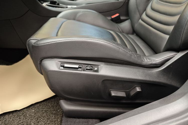 Used  5LS 2016 1.6T Luxury Edition THP160
