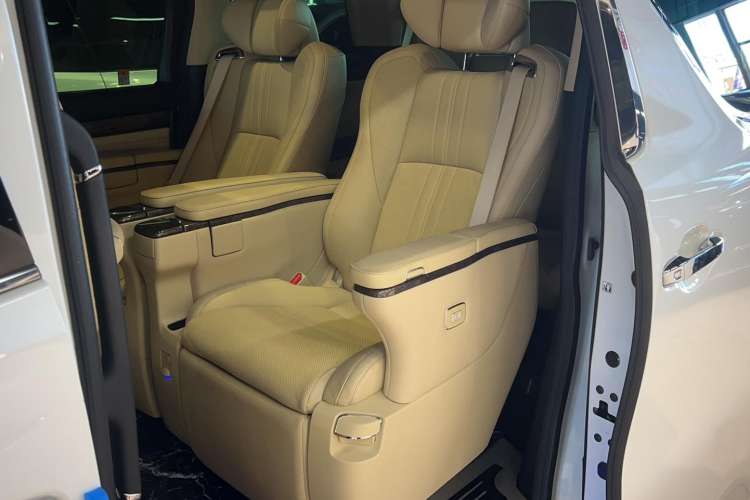 Used Toyota Alphard 2021 Dual-Engine 2.5L Prestige Edition
